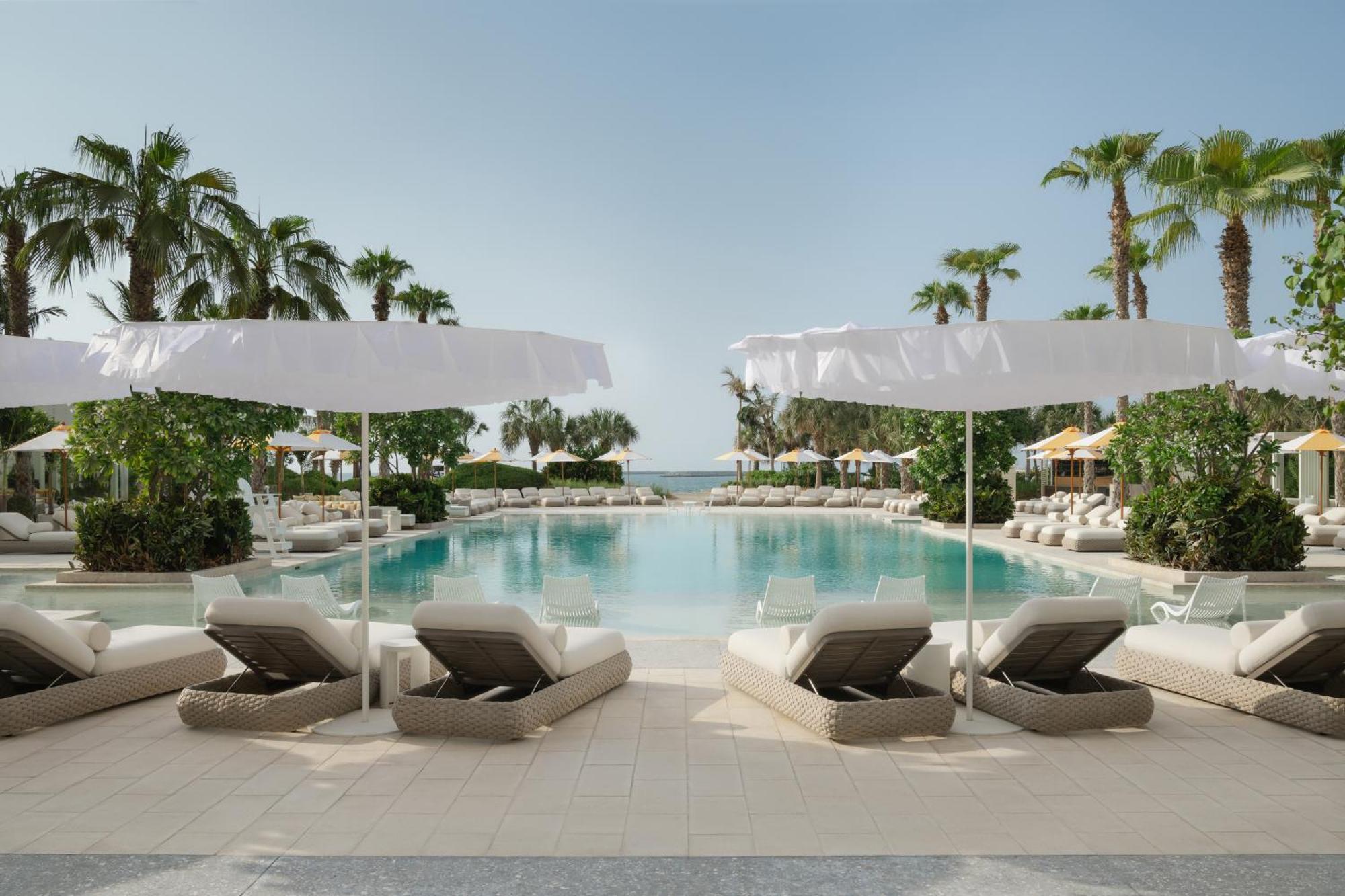 Delano Dubai At Bluewaters Hotel Luaran gambar The Beach Club at The St. Regis Bal Harbour Resort