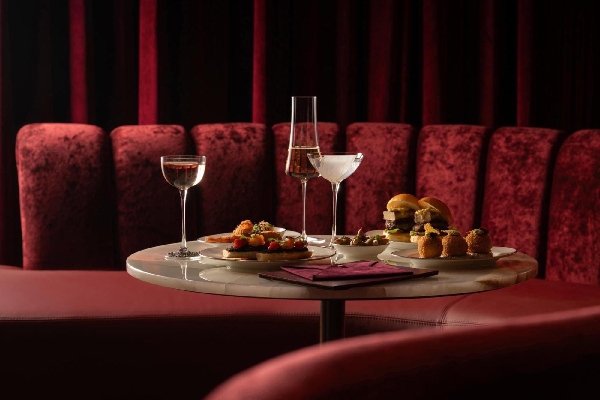 Delano Dubai At Bluewaters Hotel Luaran gambar The bar at the Ritz